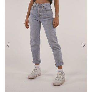 High waisted hugging mom jeans